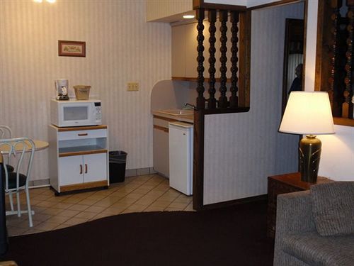 Chalet Inn & Suites Centerport Exterior foto